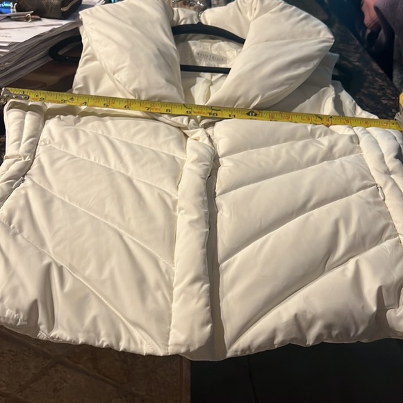 White House Black Market Vest - Picture 5 of 7